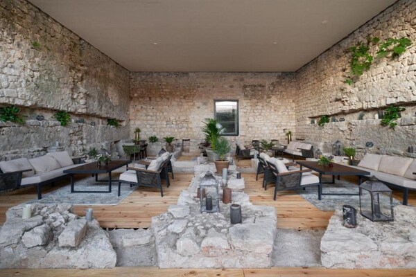 Foto van Historic Han Hideaway Double Room 10 - Vakantiehuis in Pakoštane - DiningRoom