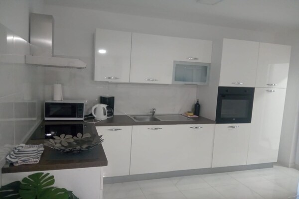 Foto van Four Bedroom Villa With Terrace and Swimming pool - Vakantiehuis in Imotski - Kitchen