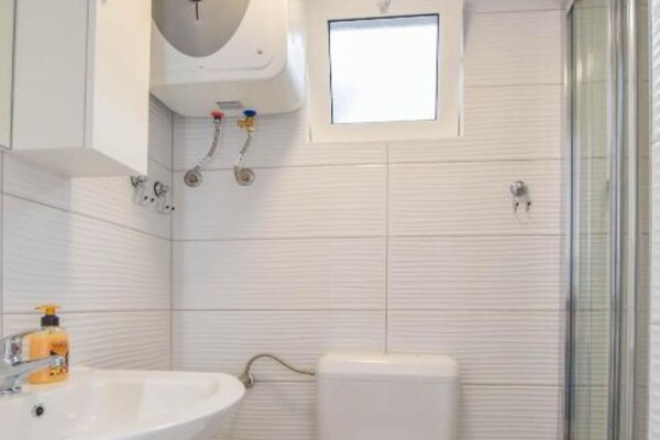 Foto van Camping Stacaravans Bella Vita - Vakantiehuis in Biograd na Moru - BathRoom