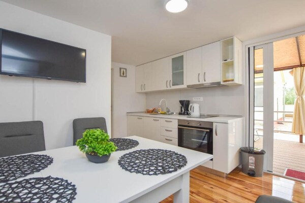 Foto van Camping Stacaravans Bella Vita - Vakantiehuis in Biograd na Moru - Kitchen