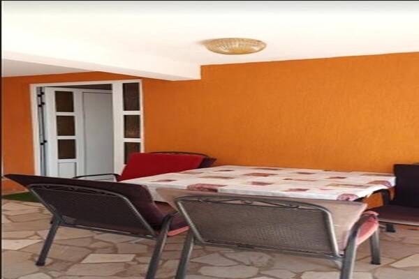 Foto van Appartement met privéterras vlakbij het strand - Vakantiehuis in Okrug Gornji - DiningRoom