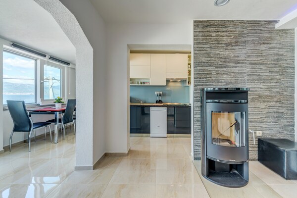 Foto van Vakantiehuis in Arbanija met zeezicht - Vakantiehuis in Trogir - Arbanija - LivingRoom