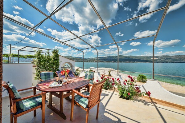 Foto van Vakantiehuis in Arbanija met zeezicht - Vakantiehuis in Trogir - Arbanija - TerraceBalcony
