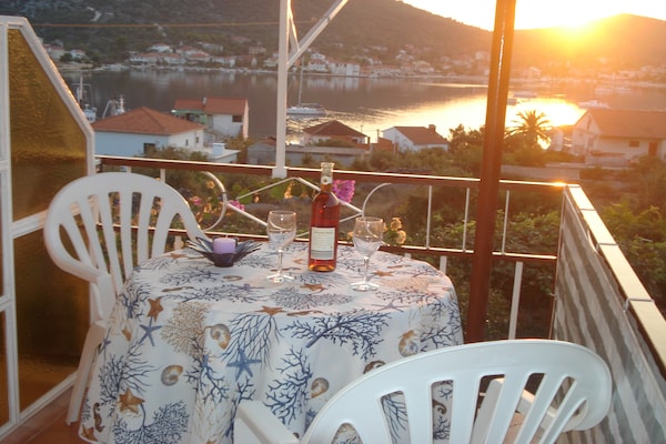 Foto van Kustcomfort in Vinišće - Vakantiehuis in Vinisce - TerraceBalcony
