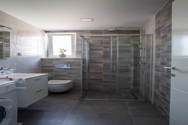 Foto van Appartement in Imotski vlakbij Lakeside Bliss - Vakantiehuis in imotski - BathRoom