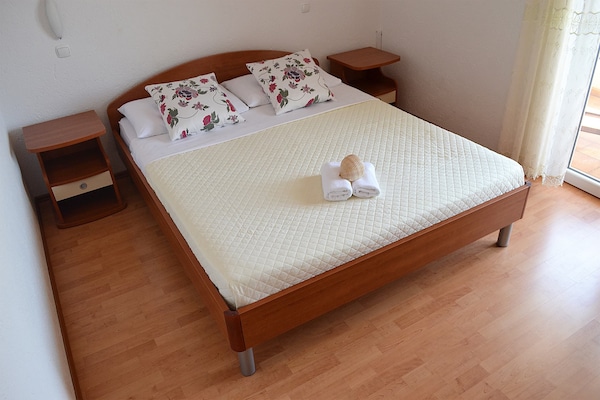 Foto van Retreat met zeezicht in Celina - Vakantiehuis in Čelina, Lokva Rogoznica - BedRoom