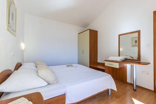Foto van Retreat met zeezicht in Celina - Vakantiehuis in Čelina, Lokva Rogoznica - BedRoom