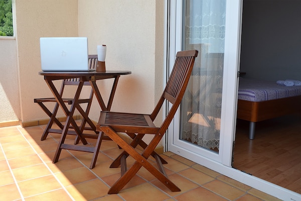 Foto van Retreat met zeezicht in Celina - Vakantiehuis in Čelina, Lokva Rogoznica - ExteriorSummer