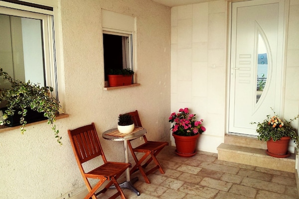 Foto van Retreat met zeezicht in Celina - Vakantiehuis in Čelina, Lokva Rogoznica - ExteriorSummer