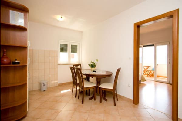 Foto van Retreat met zeezicht in Celina - Vakantiehuis in Čelina, Lokva Rogoznica - ExteriorSummer