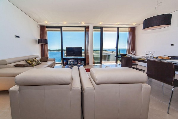 Foto van Duplex met zeezicht nabij de Adriatische Zee - Vakantiehuis in Primošten - LivingRoom
