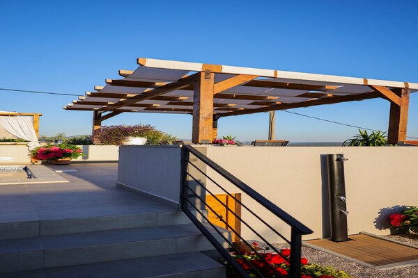 Foto van Vakantiehuis in Maslenica met Zeezicht - Vakantiehuis in Maslenica - TerraceBalcony