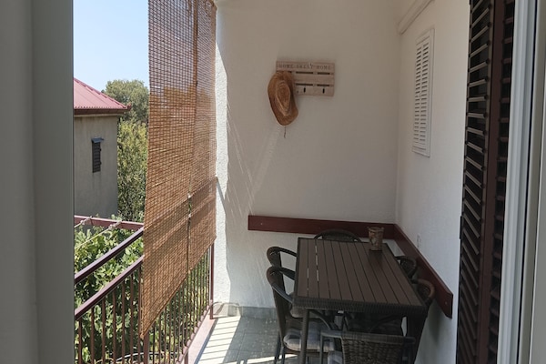 Foto van Appartement bij Paklenica en Adriatische Zee - Vakantiehuis in Starigrad Paklenica - TerraceBalcony
