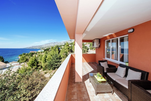Foto van Appartement in Starigrad bij de zee - Vakantiehuis in Starigrad Paklenica - ExteriorSummer