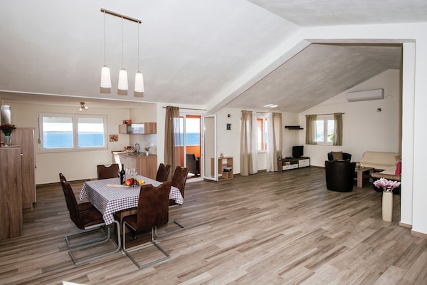 Foto van Appartement in Starigrad bij de zee - Vakantiehuis in Starigrad Paklenica - LivingRoom