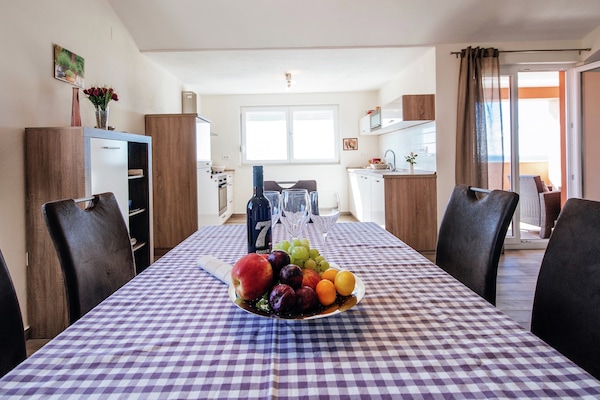 Foto van Appartement in Starigrad bij de zee - Vakantiehuis in Starigrad Paklenica - DiningRoom