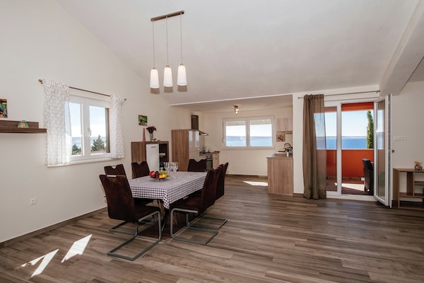 Foto van Appartement in Starigrad bij de zee - Vakantiehuis in Starigrad Paklenica - DiningRoom