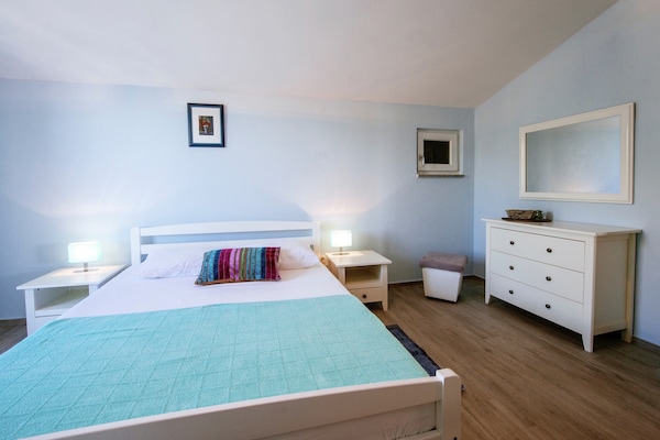 Foto van Appartement in Starigrad bij de zee - Vakantiehuis in Starigrad Paklenica - BedRoom