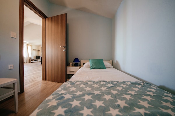 Foto van Appartement in Starigrad bij de zee - Vakantiehuis in Starigrad Paklenica - BedRoom