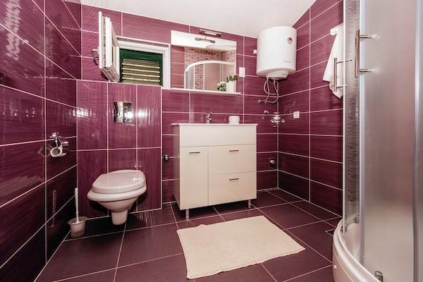 Foto van Appartement in Starigrad bij de zee - Vakantiehuis in Starigrad Paklenica - BathRoom