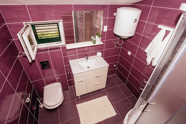 Foto van Appartement in Starigrad bij de zee - Vakantiehuis in Starigrad Paklenica - BathRoom