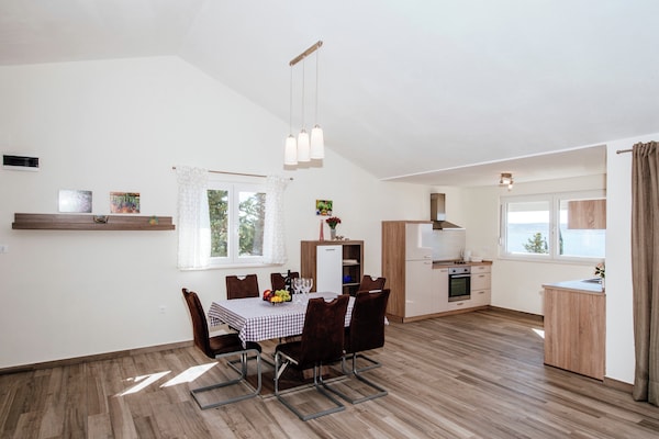 Foto van Appartement in Starigrad bij de zee - Vakantiehuis in Starigrad Paklenica - DiningRoom