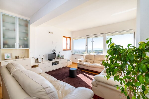 Foto van Prachtig appartement in Radovin met tuin - Vakantiehuis in Radovin - LivingRoom