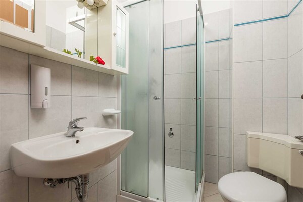 Foto van Appartement in Kraljevica vlakbij Rock Beach - Vakantiehuis in Kraljevica - BathRoom