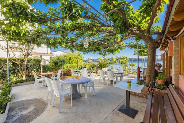 Foto van Appartement Rab met privésteiger en zeezicht - Vakantiehuis in Rab - GardenSummer