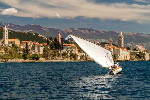 Foto van Appartement Rab met privésteiger en zeezicht - Vakantiehuis in Rab - AreaSummer20KM