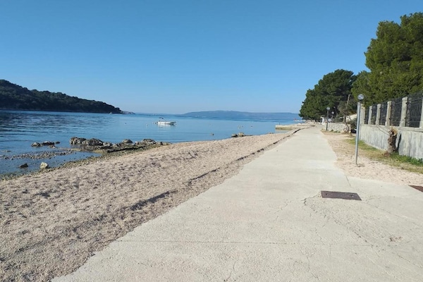 Foto van Vakantiehuis bij strand in Kroatië - Vakantiehuis in Cres - AreaSummer1KM