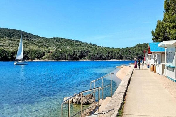 Foto van Vakantiehuis bij strand in Kroatië - Vakantiehuis in Cres - AreaSummer1KM