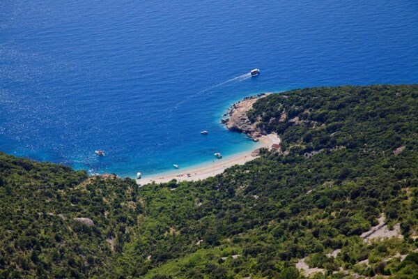 Foto van Vakantiehuis bij strand in Kroatië - Vakantiehuis in Cres - AreaSummer5KM