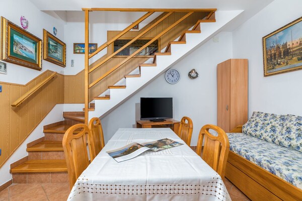 Foto van Vakantiehuis bij strand in Kroatië - Vakantiehuis in Cres - DiningRoom