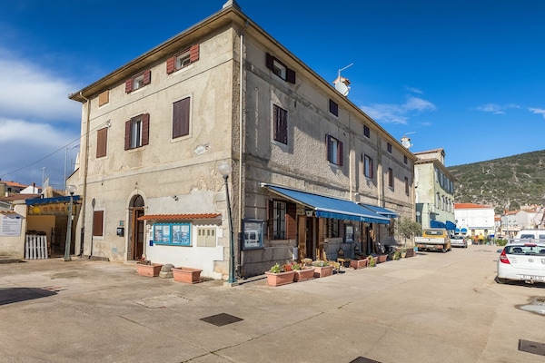 Foto van Appartement in Cres met Zeezicht en Centrum - Vakantiehuis in Cres - Outdoor