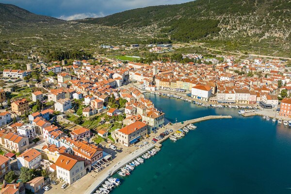 Foto van Appartement in Cres met Zeezicht en Centrum - Vakantiehuis in Cres - Outdoor