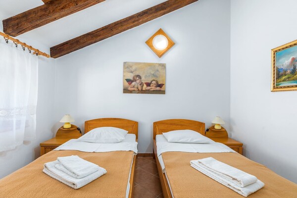 Foto van Appartement in Cres bij strand & centrum - Vakantiehuis in Cres - BedRoom