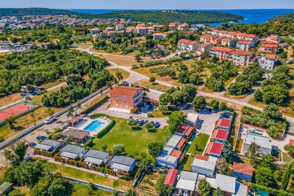 Foto van Appartement met zwembad, Banjole - Vakantiehuis in Banjole - ExteriorSummer