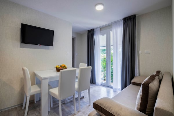 Foto van Stacaravan in Banjole met zwembad bij strand - Vakantiehuis in Banjole - LivingRoom