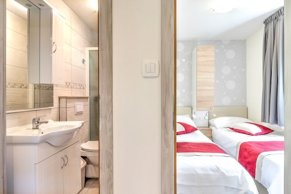 Foto van Stacaravan in Banjole bij Strand - Vakantiehuis in Banjole - BedRoom