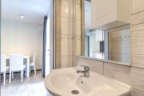 Foto van Stacaravan in Banjole bij Strand - Vakantiehuis in Banjole - BathRoom