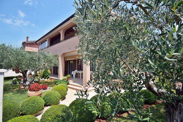 Foto van Appartement in Pula bij Hidrobaza Strand - Vakantiehuis in Pula - ExteriorSummer