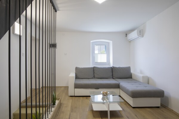 Foto van Vakantiehuis in Medulin met Bubbelbad - Vakantiehuis in Medulin - LivingRoom