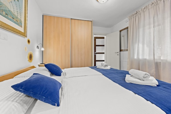 Foto van Villa Pineta appartement met twee slaapkamers - Vakantiehuis in Medulin - BedRoom