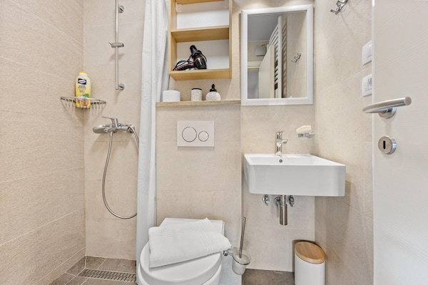 Foto van Villa Pineta appartement met twee slaapkamers - Vakantiehuis in Medulin - BathRoom