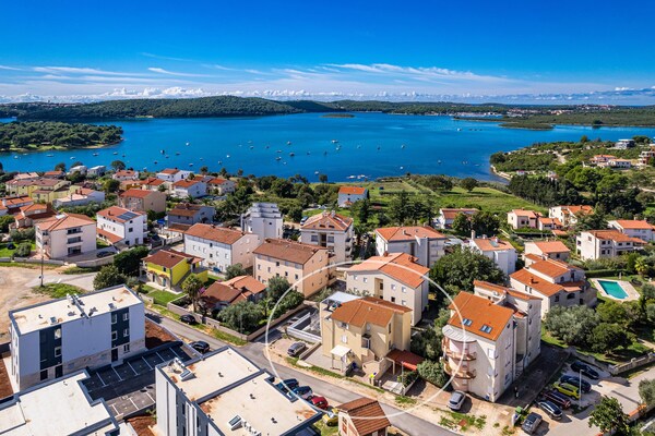 Foto van Gezinsvriendelijk appartement met uitzicht op zee - Vakantiehuis in Medulin - Outdoor