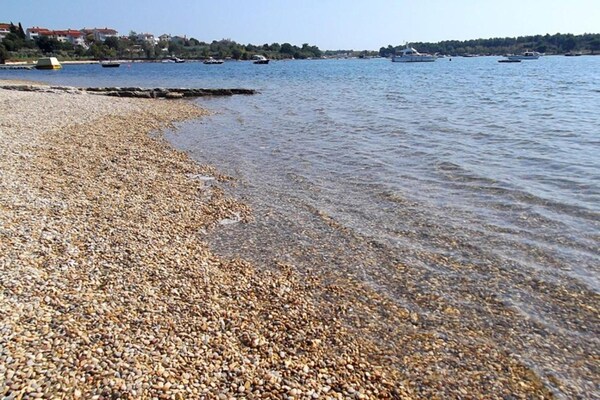 Foto van Gezinsvriendelijk appartement met uitzicht op zee - Vakantiehuis in Medulin - AreaSummer5KM
