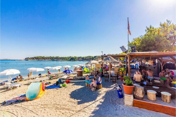 Foto van Gezinsvriendelijk appartement met uitzicht op zee - Vakantiehuis in Medulin - AreaSummer5KM