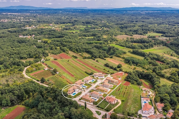 Foto van Familievakantiewoning met zwembad in Istrië - Vakantiehuis in Žminj - AreaSummer1KM