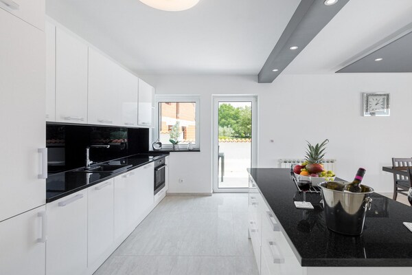 Foto van Esthetische villa met privézwembad - Vakantiehuis in Buici - Kitchen